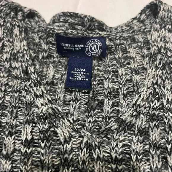 Venezia Jeans Cloathing Co. Black Gray and White Mans Sweater Size 22-24 - Picture 2 of 4